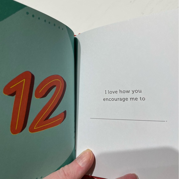 NEW! Customizable book “Things I Love About You” - Picture 6 of 10